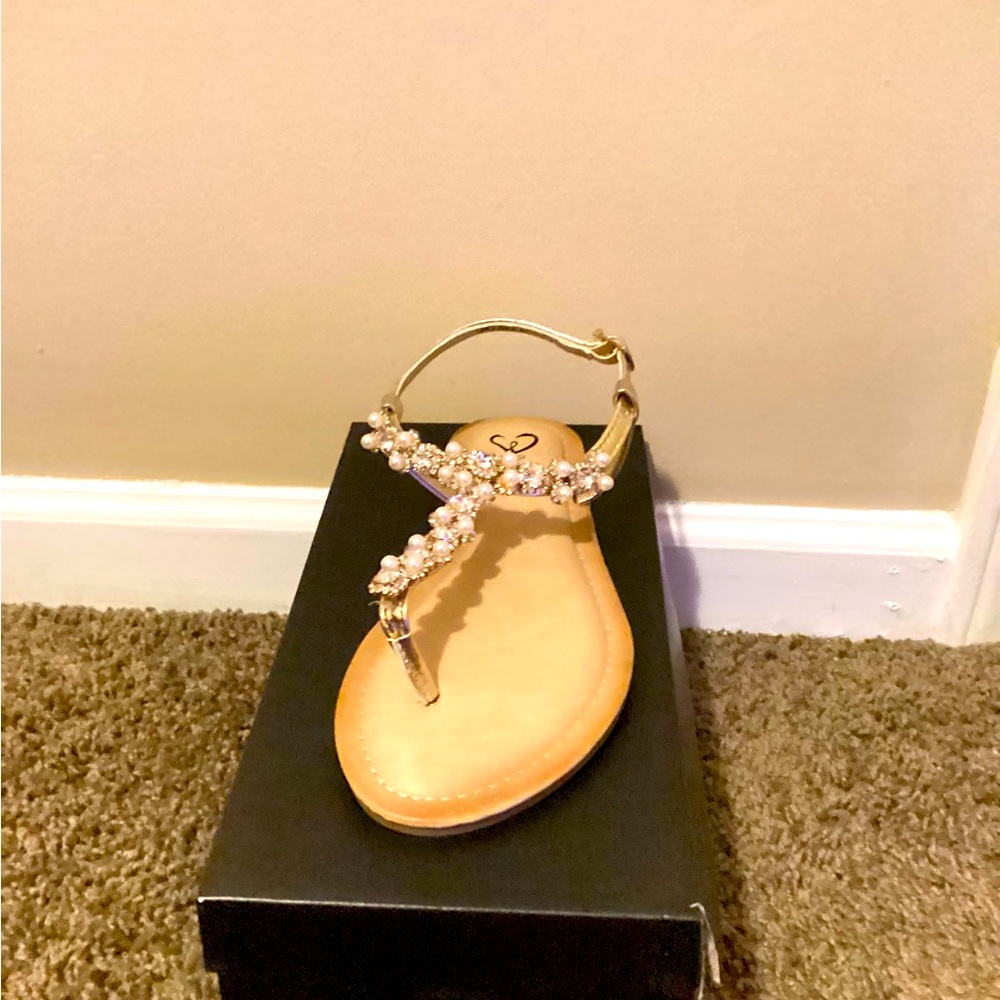 Some Cute Gold Sandals Size 6.5 In Women